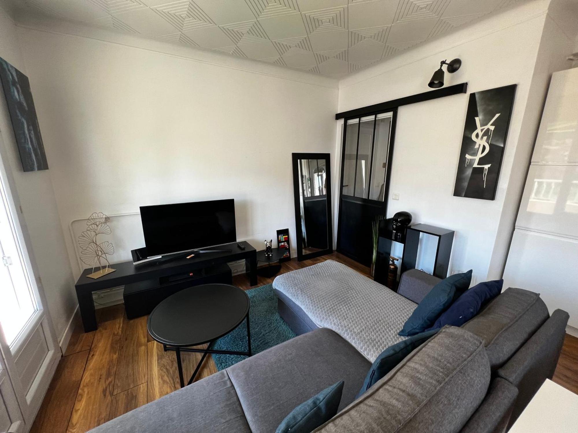 Appartement T2 Proche Centre Et Palais Avec Terrasse ! *
