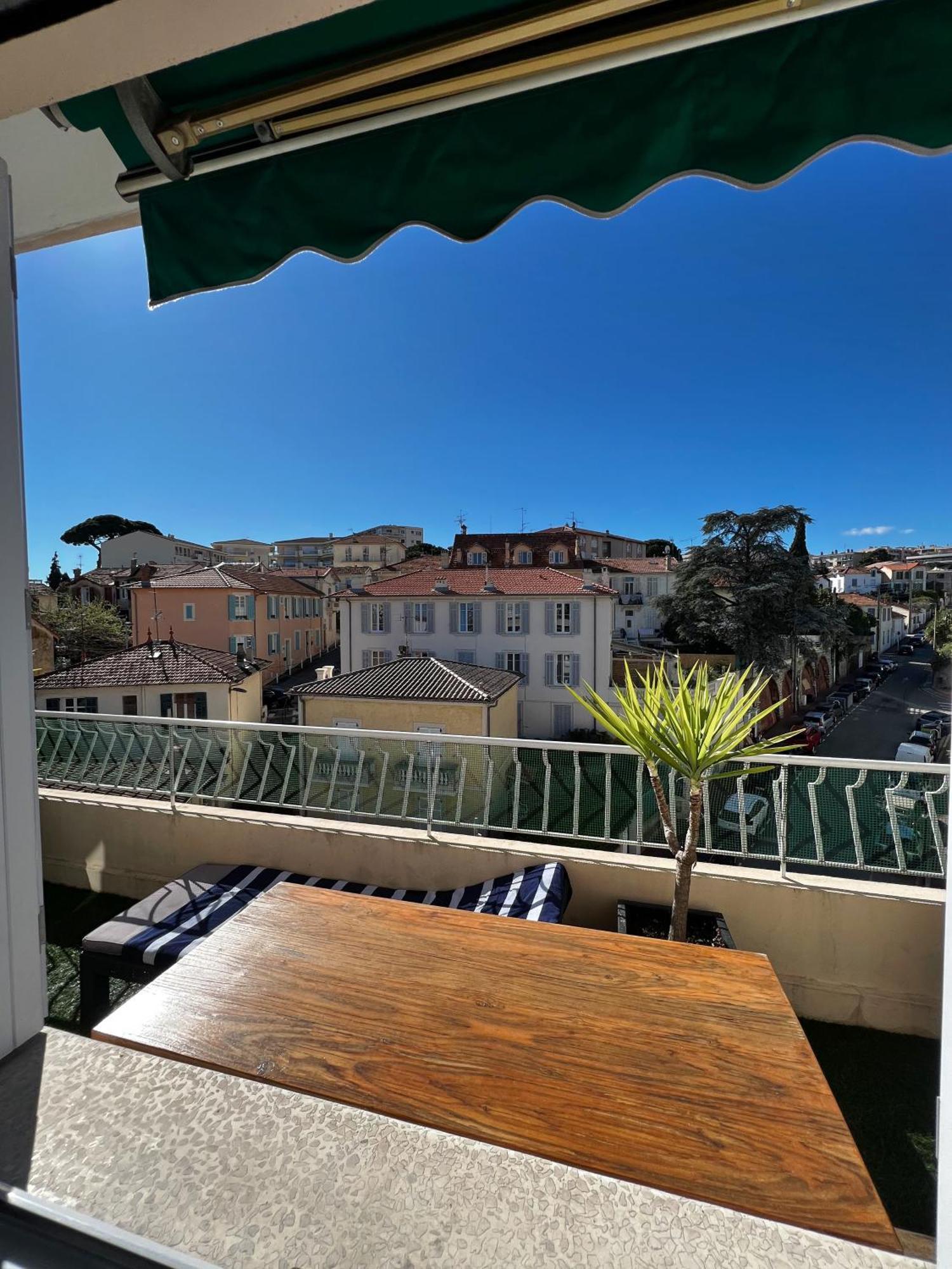Appartement T2 Proche Centre Et Palais Avec Terrasse !