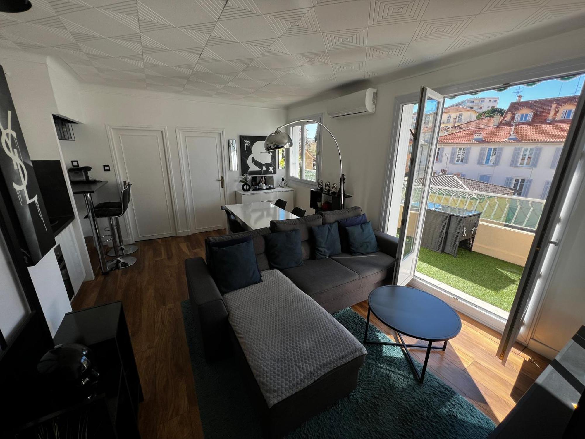 T2 Proche Centre Et Palais Avec Terrasse ! Appartement *
